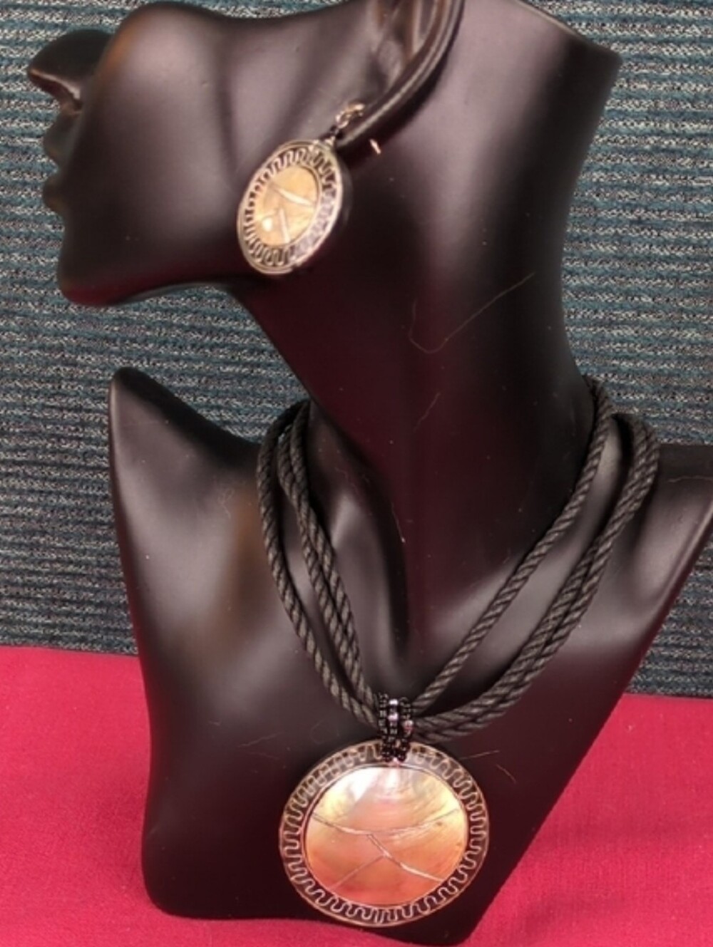 World Market Tribal or Ethnic Look, Large Shell Pendant Necklace/Earring Set